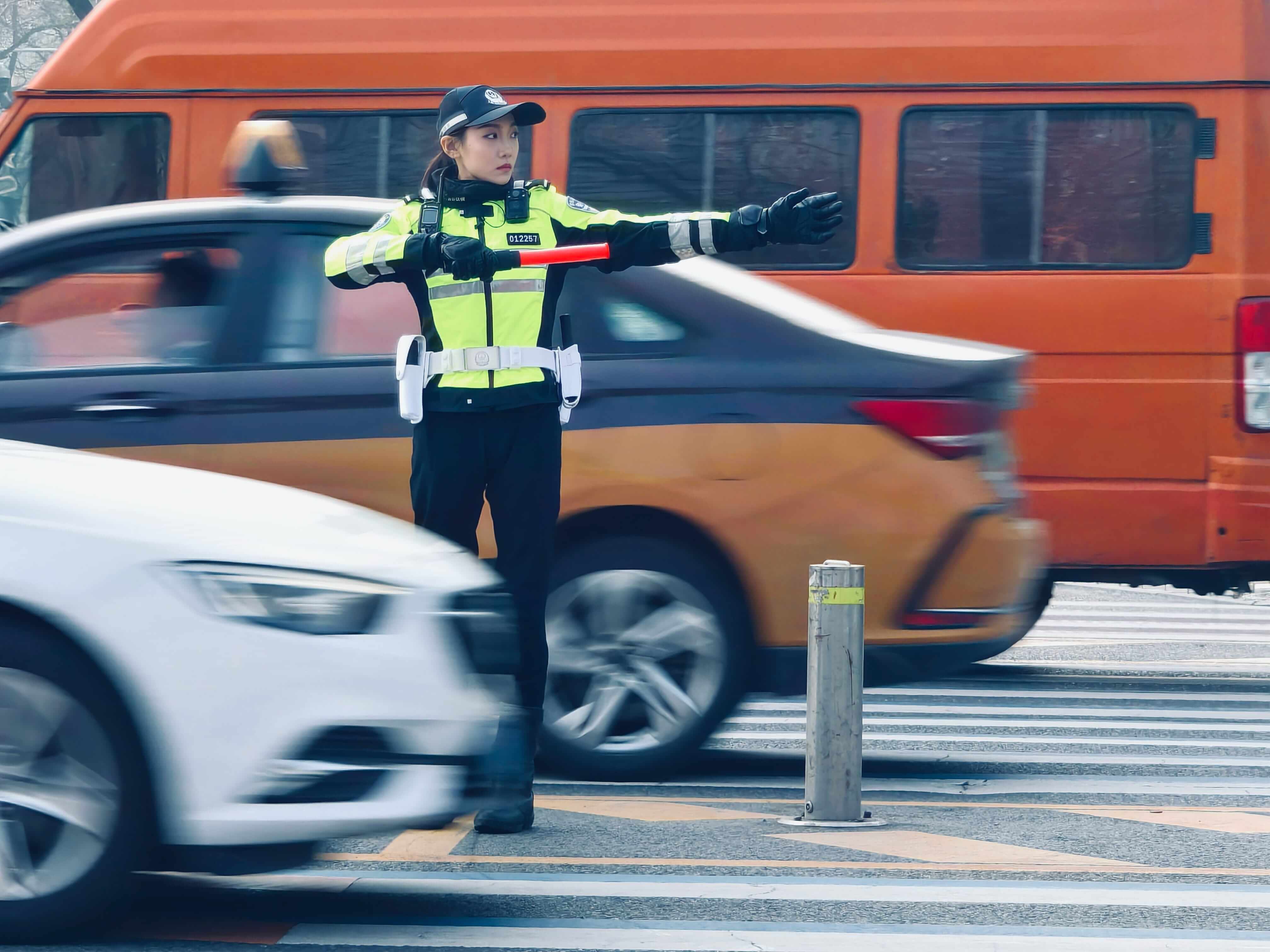 漂亮的女交警图片