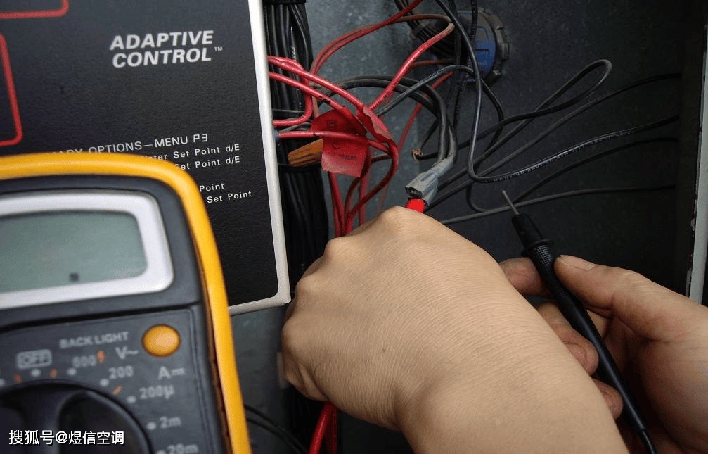 冷媒泄漏:由于安装质量,连接管老化或人为因素,中央空调系统的冷媒