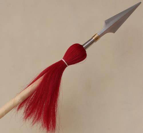 古代枪上为什么要绑红缨?古人智慧超然,用两字便可概括