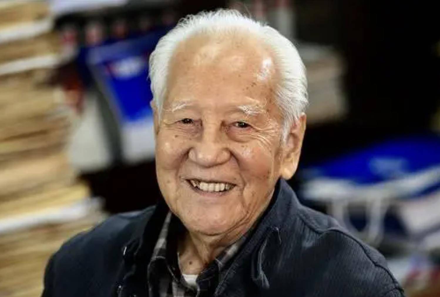 黄旭华是广东人,生于1924年,他读中学的时候,正巧赶上了抗战爆发,日本