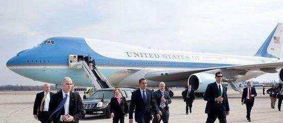 美国总统摔下飞机图片