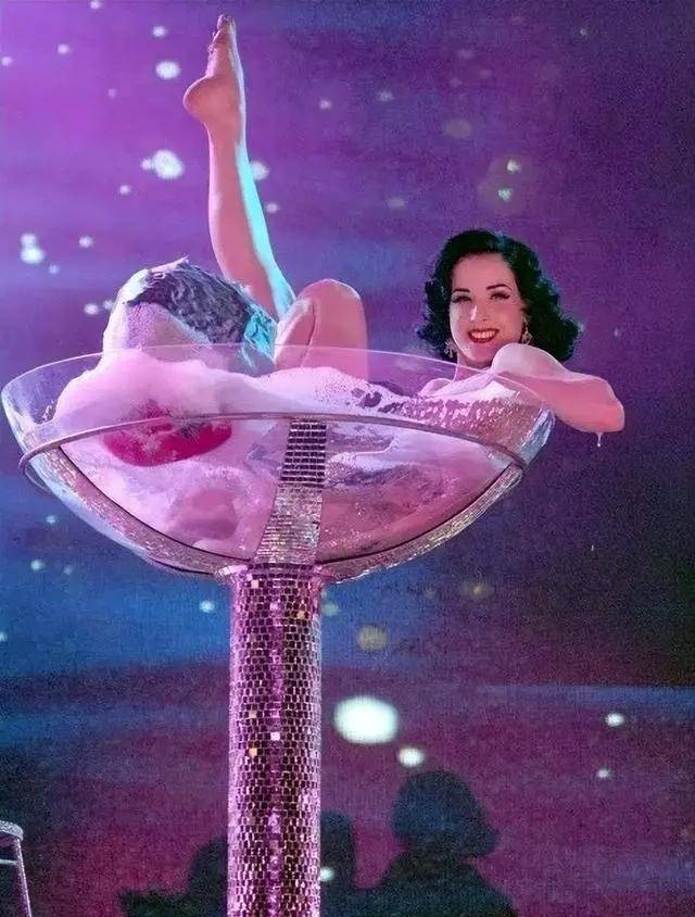 世界最贵脱衣舞女王:身价10亿,拒绝英王室邀请,到底多大魅力?