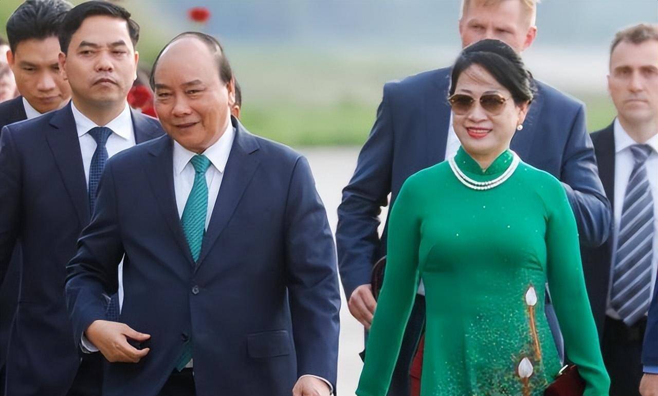 越南第一夫人:天生一张旺夫脸,儿女双全,致力发展丝绸文化_陈月秋