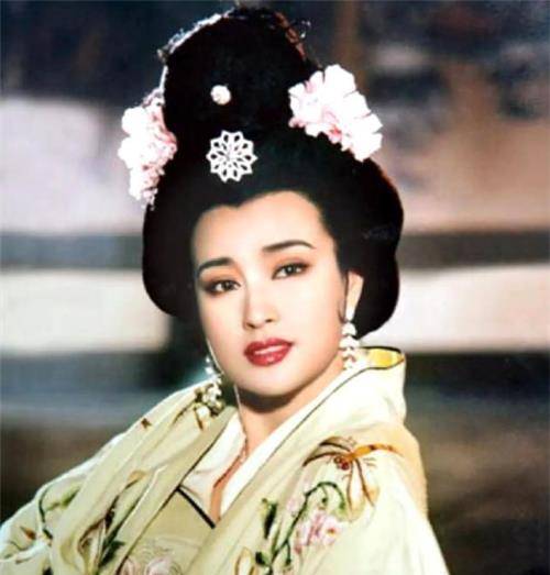 武则天真实画像曝光:长相靓丽,身高赛男儿,容貌像极了一女明星