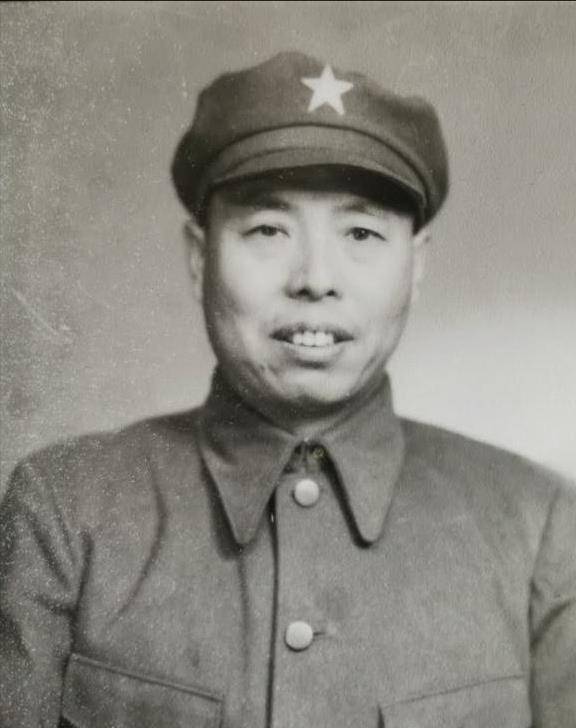 鄂豫皖红4军下辖3个师,两位师长成为大将,一位成中将,显得低调