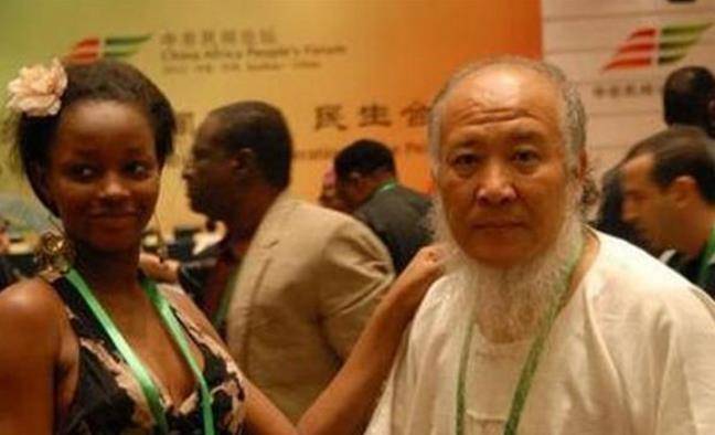 三,婚后生活而杨彦后来和爱达一起回到了中国生活,她无聊的时候就非常