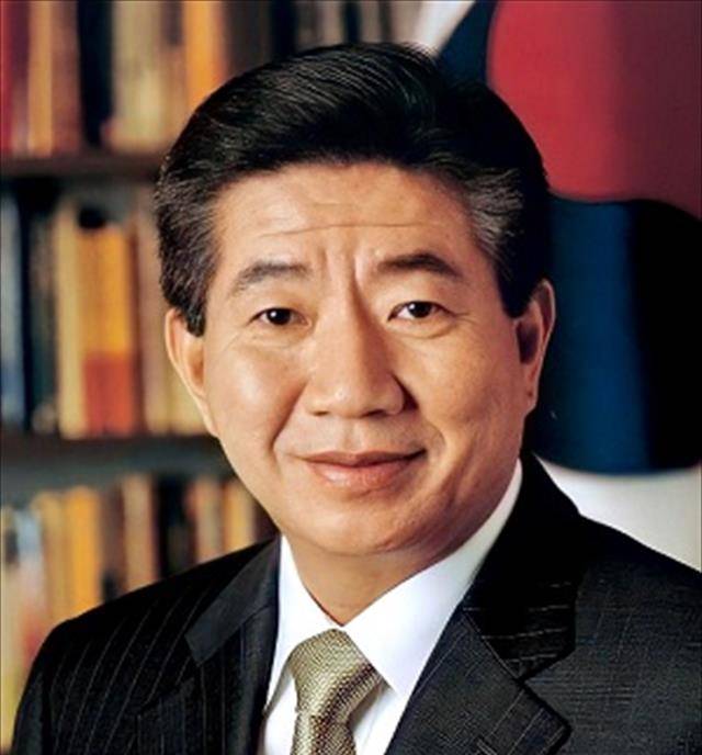 韩国总统卢武铉跳崖身亡后:儿子入学北大,女儿服刑后离开韩国