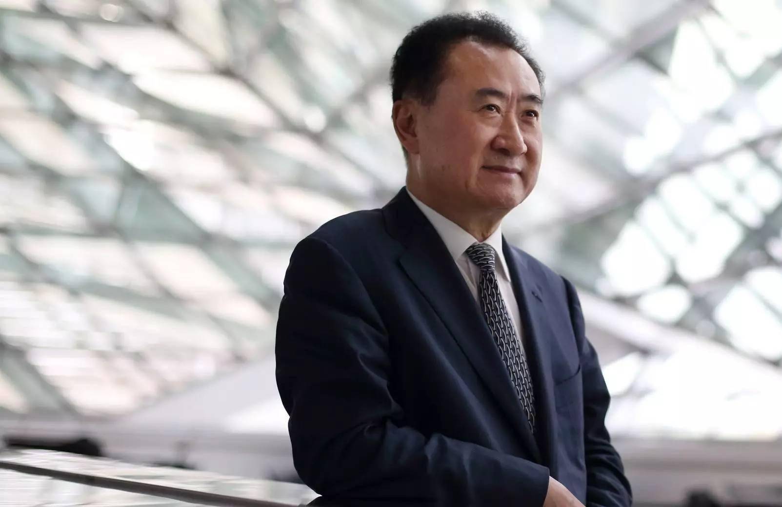 偿还的巨额负债,真的如小说中的情节一样,面临即将崩塌的巨大商业危机