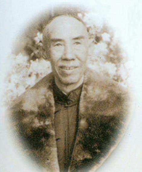 生,但是王芗斋自幼表现出了极高的武术天赋,14岁的时候就拜郭云深为师