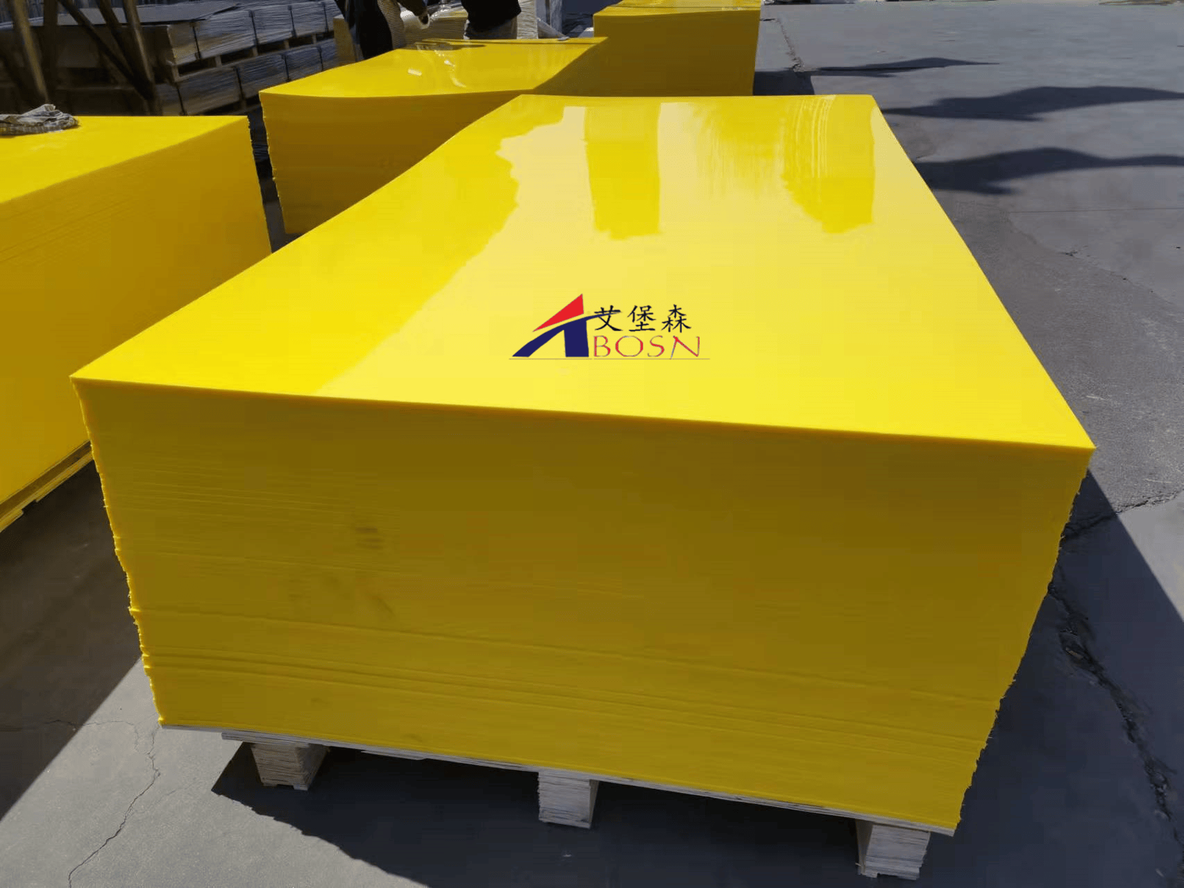 总的来说,高密度聚乙烯板,高分子聚乙烯板材以及聚乙烯车厢滑板衬板等