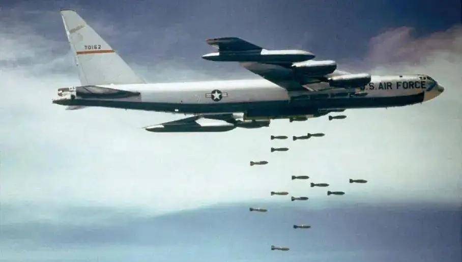 人类战争史上最大规模的轰炸作战:越南战争中的"滚雷行动"_美国_米格