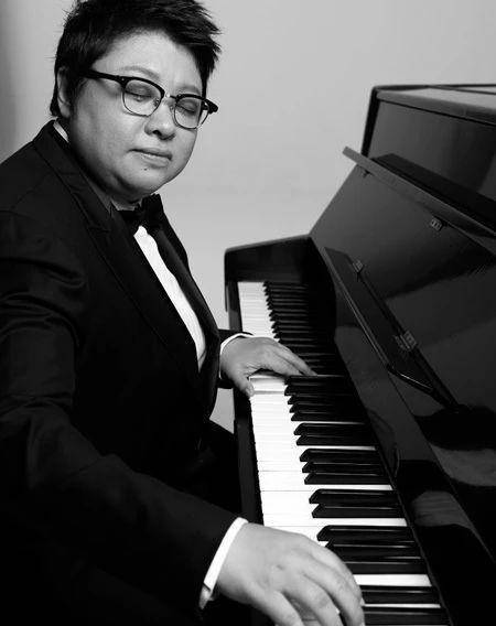 21年前"贵州缆车事件",韩红领养的"韩厚厚",如今过得怎样?