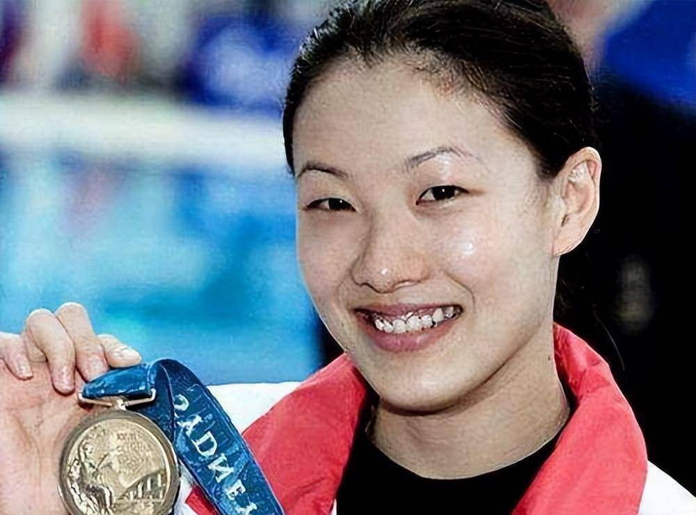 跳水皇后伏明霞近况:嫁香港富豪成全职太太,送19岁女儿千万豪宅
