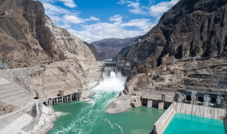 中国花8年耗资1000亿,又一大坝问世,建成后是中国第四水电站