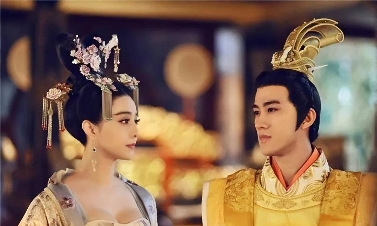 宰相写下"青鹅"两字被杀,大臣们疑惑不解,武则天:把字拆开念_裴炎_李