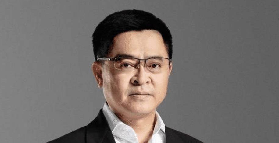 内江首富李华的彪悍人生:23岁辞职,今身家700亿,还娶了女明星