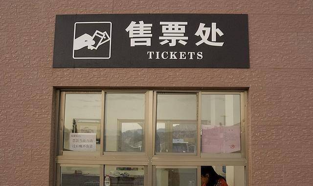 创作者
            90二十世纪，没躯干、繁殖在美人里的“美人小姑娘”，是是不是明明的？(图4)