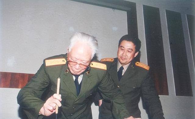 1953年,张震出了车祸,丁盛做了什么,让他非常感激?