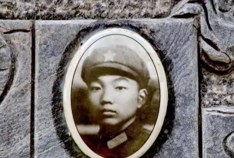 北京闹市有座18岁少年墓,无人敢迁移,火车来了也得绕道