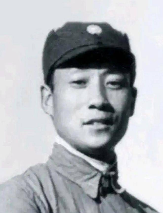 他曾任黑龙江省委书记,1977年被撤职,以省军区政委待遇休养