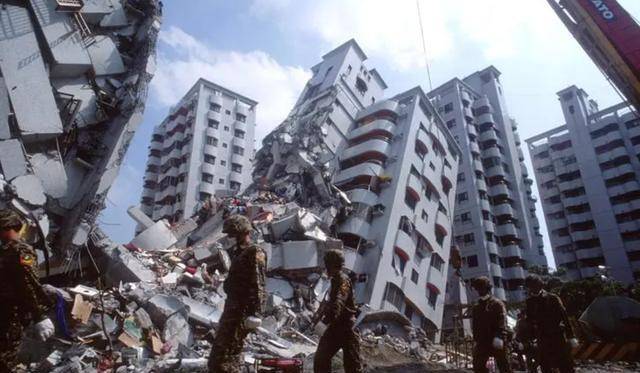 汶川地震时,他立马带头捐赠了一个亿,45岁时却因身体透支而去世