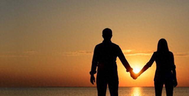 已婚男女,这3个小动作越多,越容易滋生暧昧