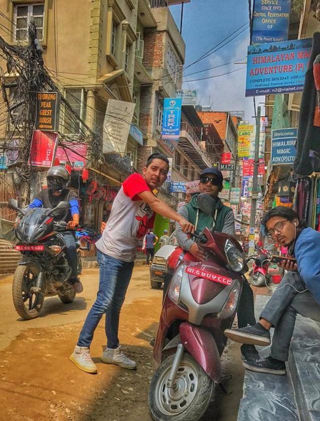 尼泊尔是一个内陆国,因为政治不稳定,基本是自由经济,没有很强的规模