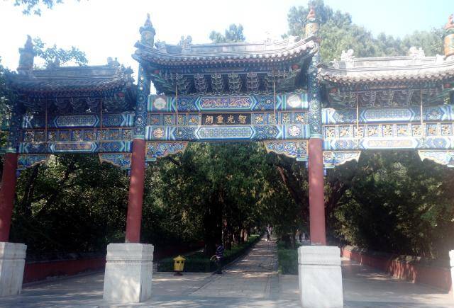普觉寺墓园图片