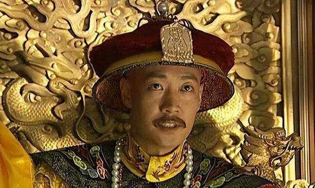 1799年乾隆驾崩,嘉庆皇帝悄悄安排老师朱珪回到北京,布局困虎术