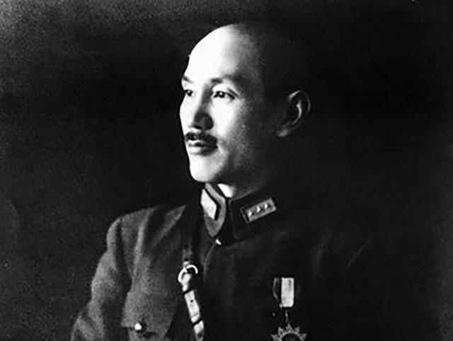 飞行员劫蒋纬国专机回大陆,后来为何又申请回去_韦大卫_飞机_国民党