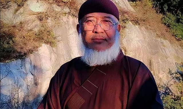 画家杨彦:53岁娶21岁非洲学生,生2个孩子后,为何又遁入空门?