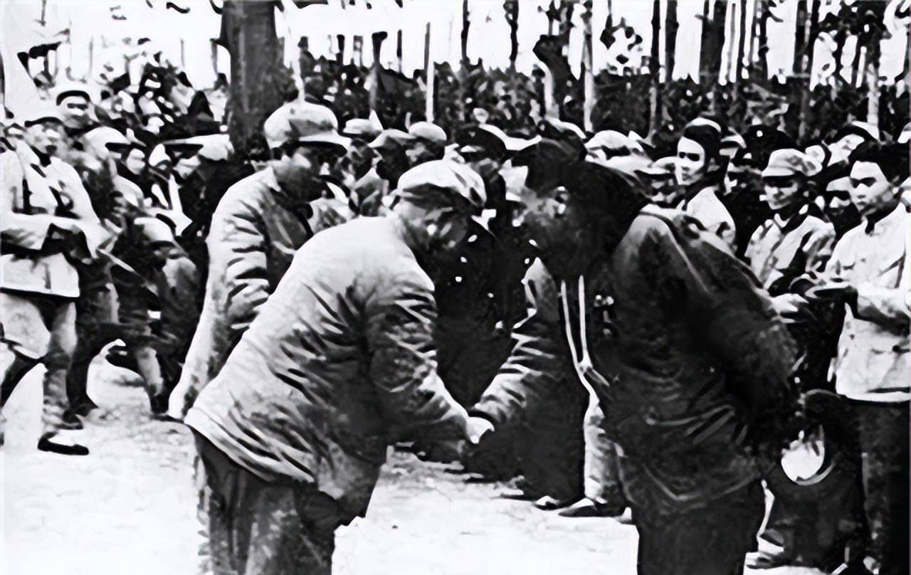 1949年,末代云南王卢汉通电起义,逝世后裸捐房产上交给国家