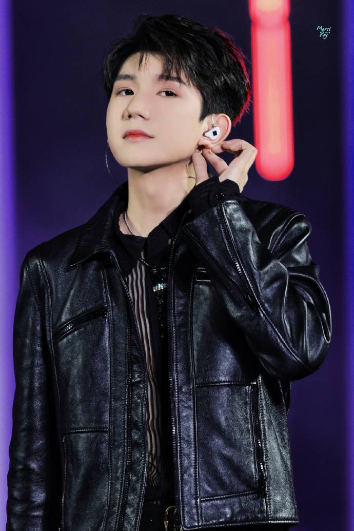 王源申请工作室新logo商标 此前被指与王俊凯工作室logo相似