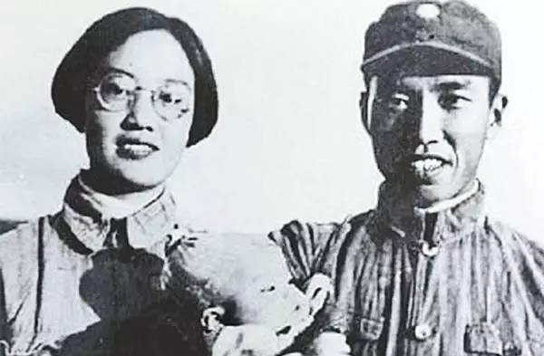 左权和夫人刘志兰这时候机会来了,这是39年2月份的时候,当时八路军