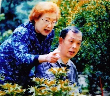 儿子金捷去世以后,秦怡回忆:他得疯病都是我的原因,我对不起他