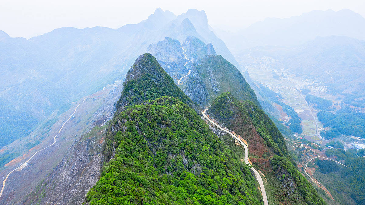 贵州最高的山图片