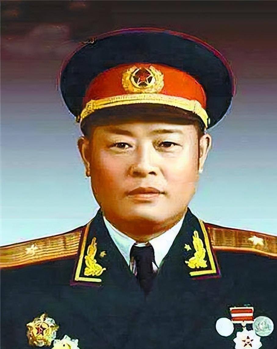 江西崇义上堡乡甲子村人,他家以耕种山地和卖竹木为生,由于地主,恶霸