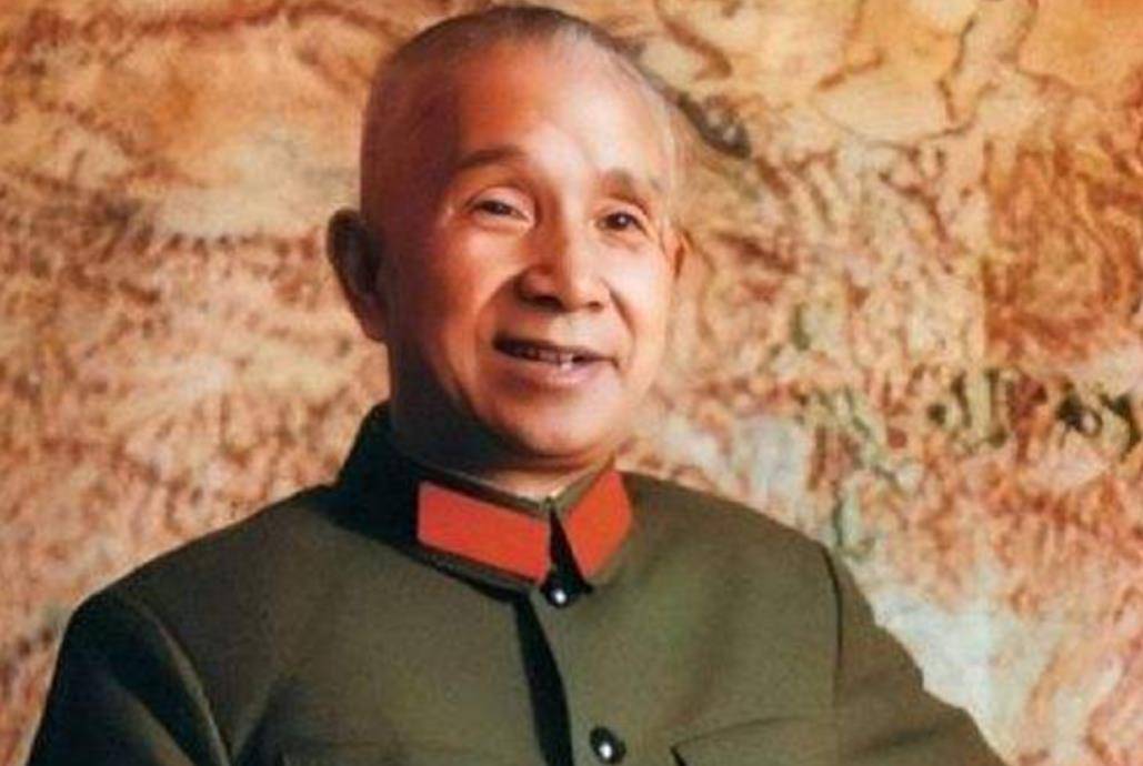 他明白,就算他亲自出马,这场战役也是凶多吉少:淮海战役上蒋介石的