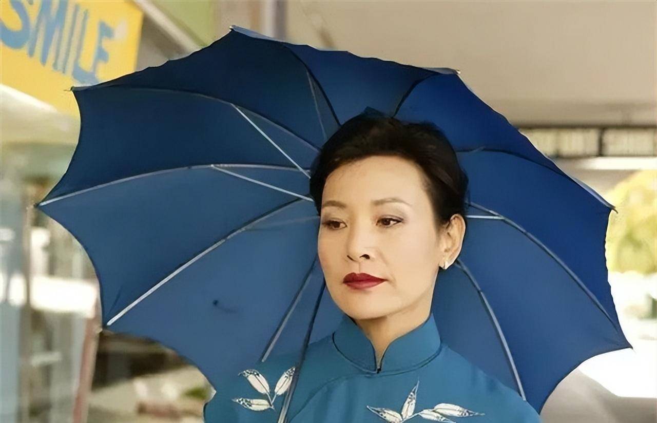 陈冲"三宗罪":宣誓效忠美国还敢回国捞金,惹怒国人