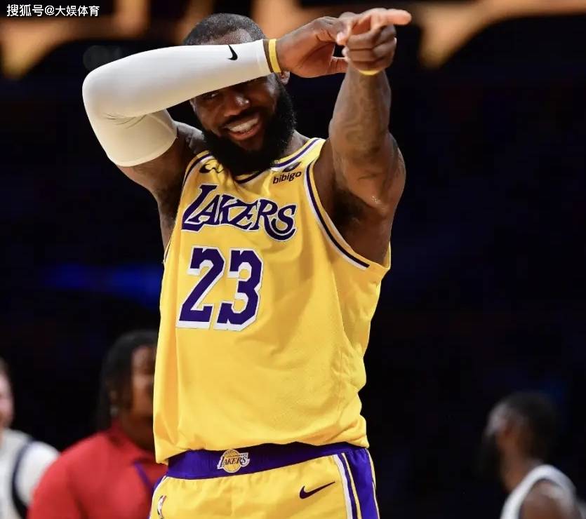 生涯真漫长啊,04届的球员都已经没人打球了,詹姆斯还在战斗