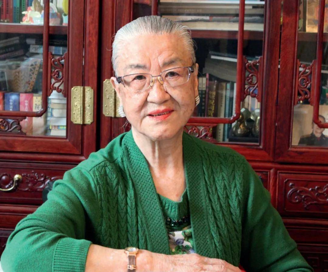 80年代初,耿莹想辞职下海经商,父亲耿飚大惊:你10块钱都数不清