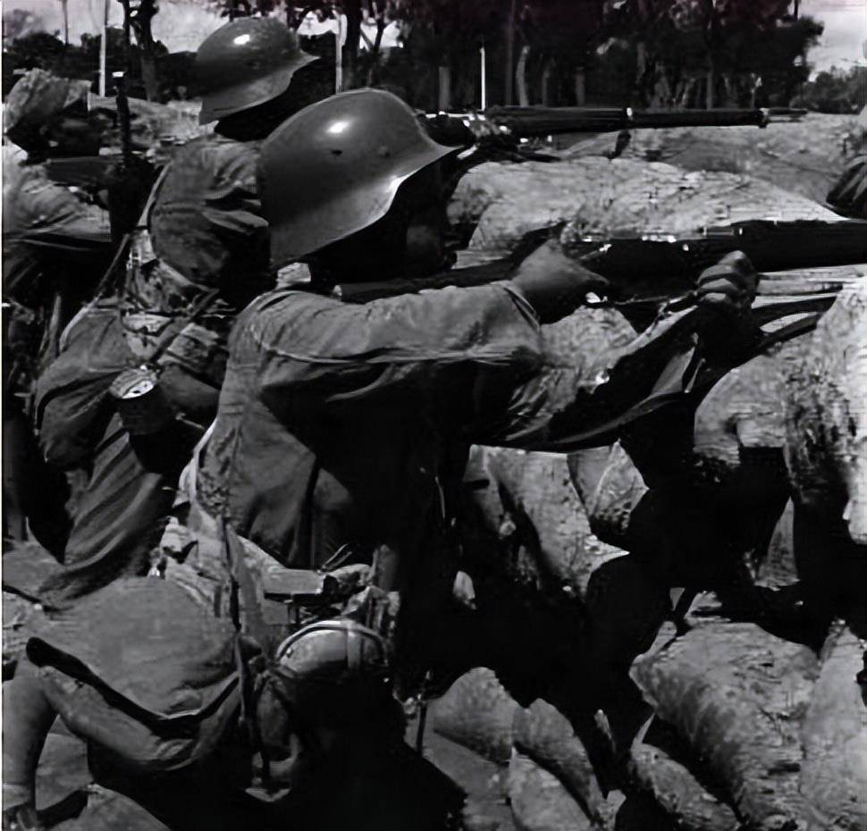 一组老照片真实还原上海淞沪会战的残酷战斗场面 和电视上完全不同