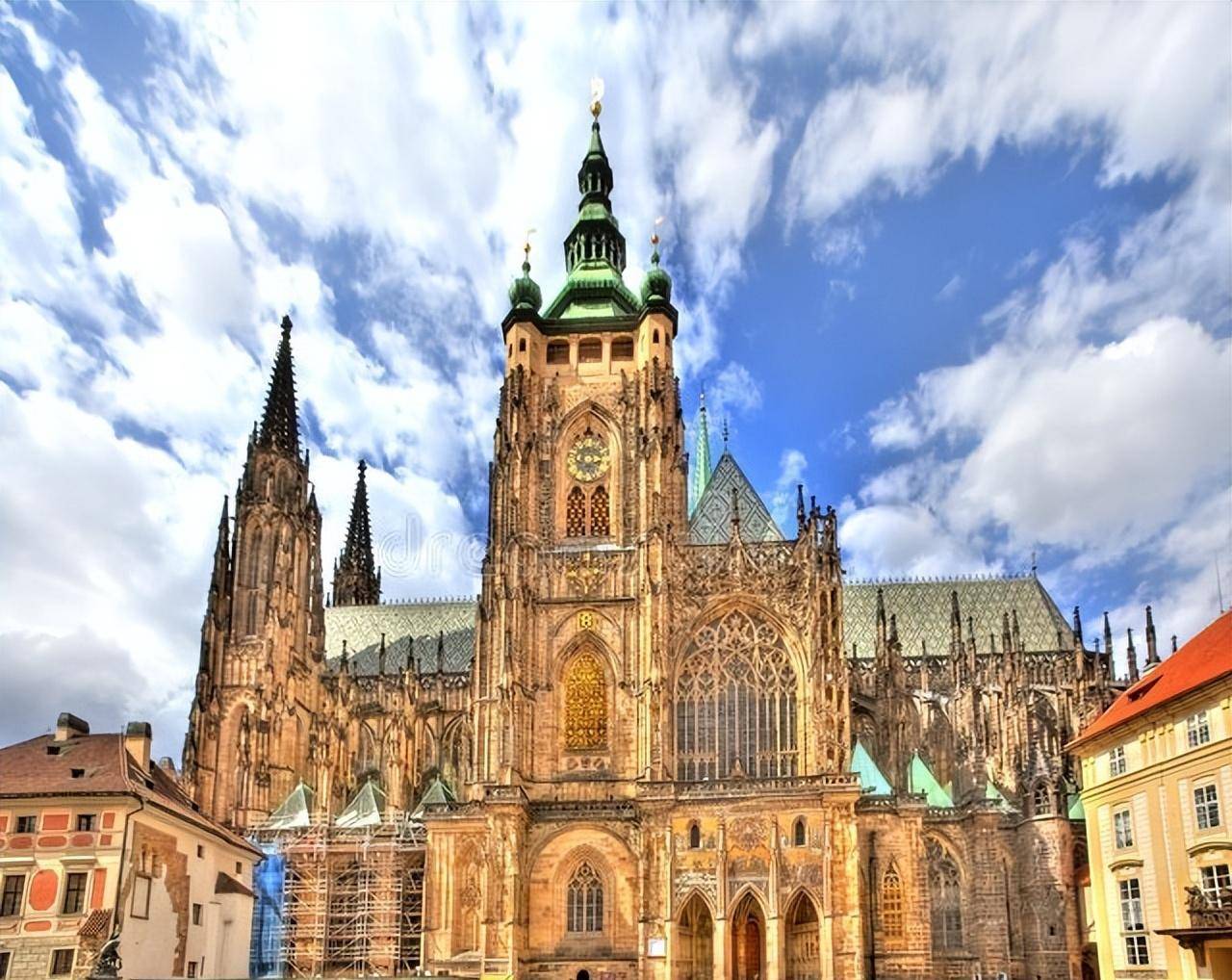 圣维塔教堂首都布拉格是捷克最大的城市和首都,位于欧洲的中心位置.