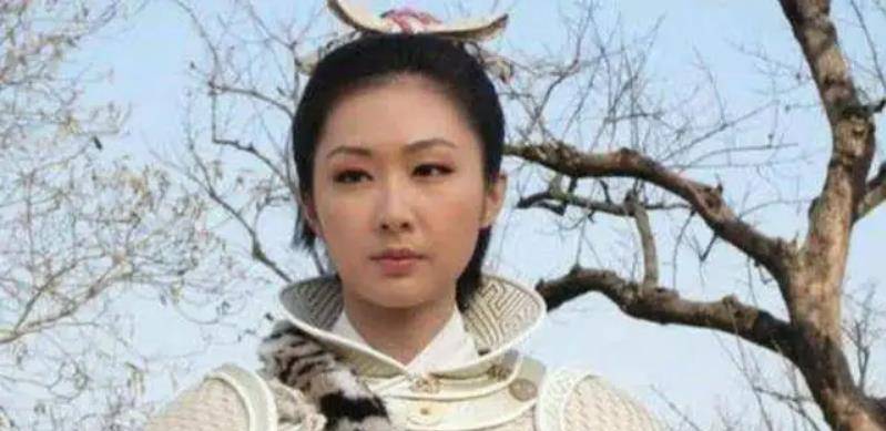 隋唐第一女将新月娥:30岁未出嫁,看上敌军小将后,甘愿献上城池_程咬金
