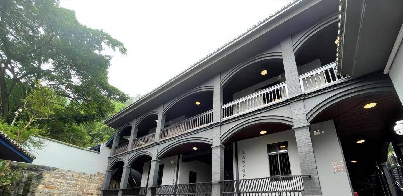 躲在农村被评为劳动模范,最后下场大快人心_杨进兴_韦德福_白公馆