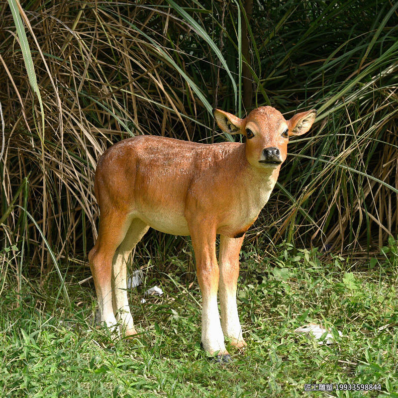 玻璃钢黄牛动物雕塑 草坪小品摆件装饰景观