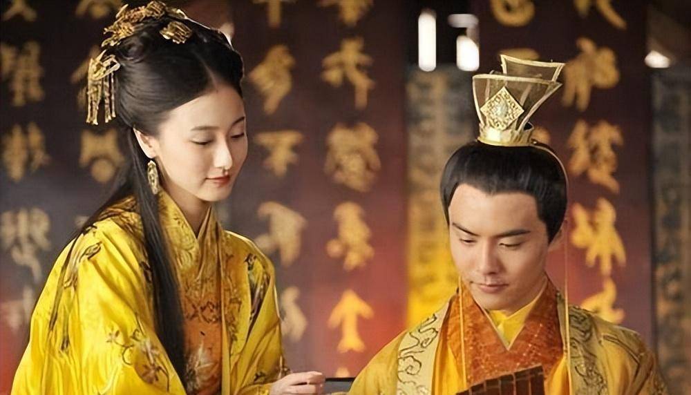 他一夜就要宠幸好几个美人,显然,这个任务很艰巨,办不到就借助药物