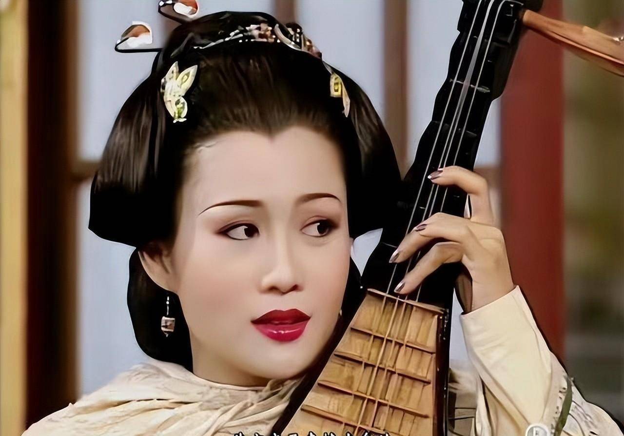 于是就动了卖陈圆圆的歪念,因为陈圆圆此时长得不但漂亮,曲也唱的不错