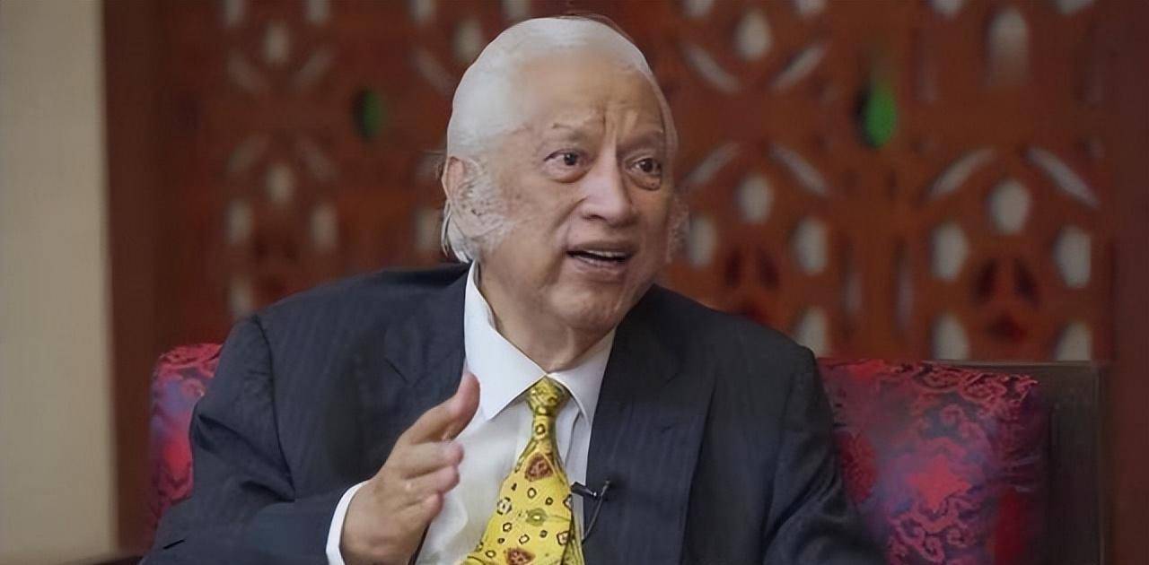 熊德龙:被收养的印尼弃婴,在美国升五星红旗,用一生回报中国