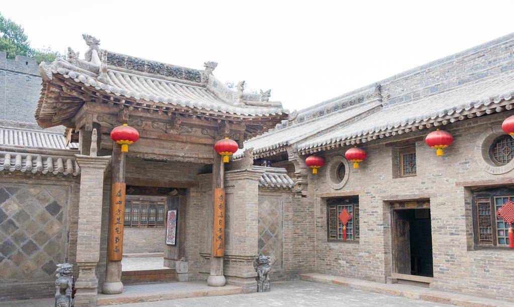 事后,郑师傅对小凤林说:"你去冯家表面上是帮助冯太太看孩子,但主要是